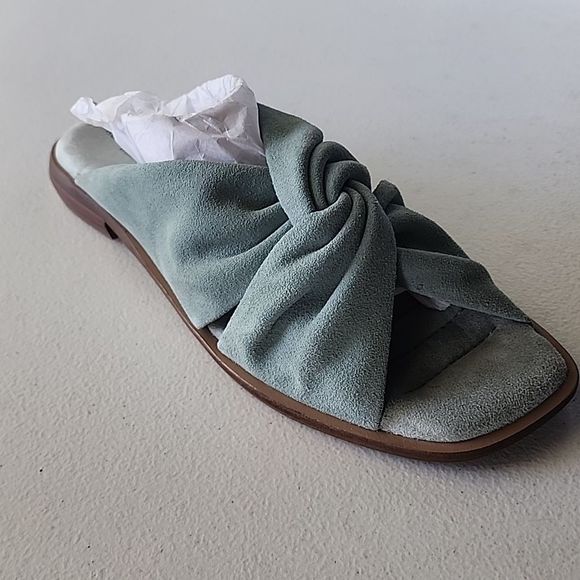Kelsi Dagger Shoes - Nearly New Kelsi Dagger Suede GreenTwist Slides, Size 9.5